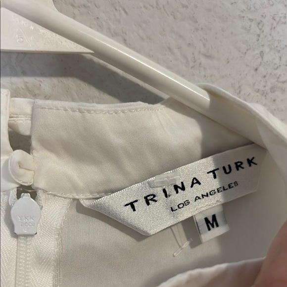Trina Turk white Sleeveless Fitted Blouse with Ruffles Medium - Picture 2 of 7